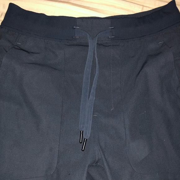 Small lululemon joggers - Picture 3 of 5